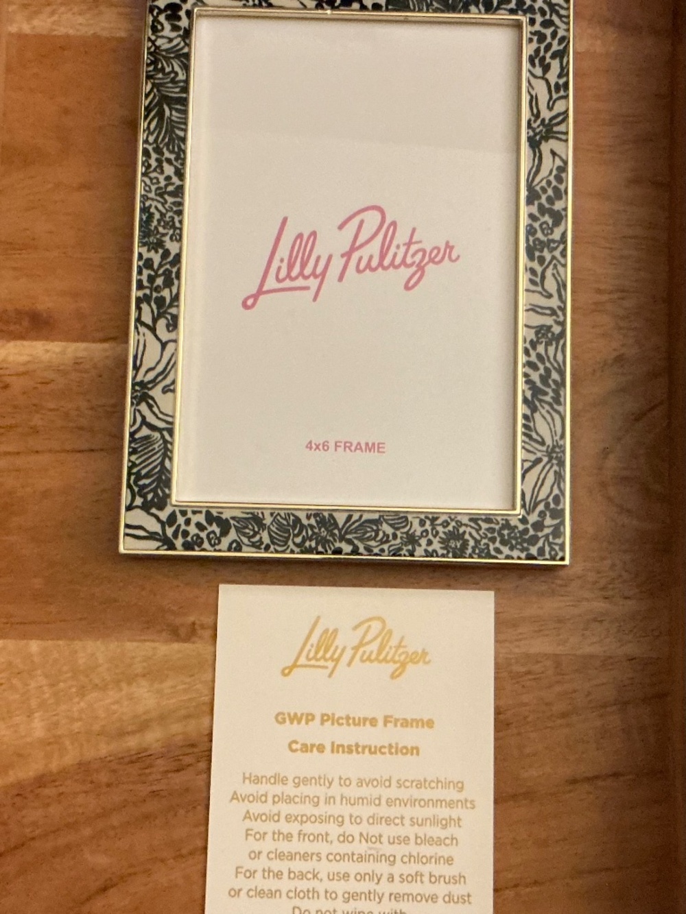 MWT Lilly Pulitzer 4x6 Picture Frame Black print